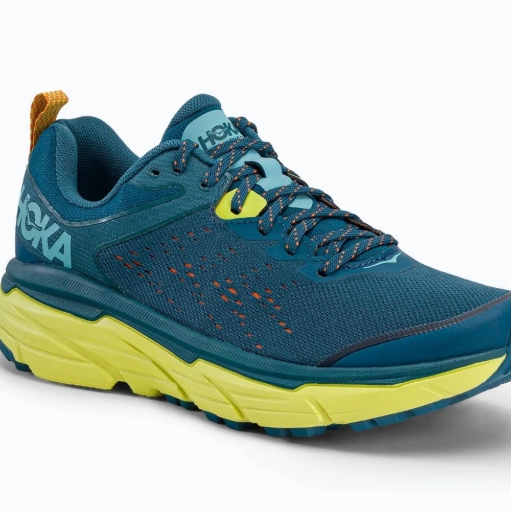 Hoka one one  M Challenger ATR6